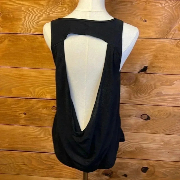 LULULEMON Women’s BLACK TANK Lg open triangle back loose fit workout yoga sporty - Picture 2 of 5